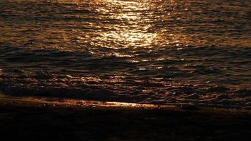 bord de mer et soleil brillant video