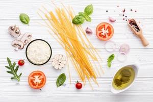 ingredientes frescos de espagueti foto