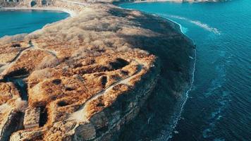 Flygfoto över udde vatlina på den ryska ön