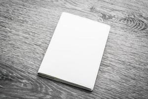 cuaderno blanco en blanco foto