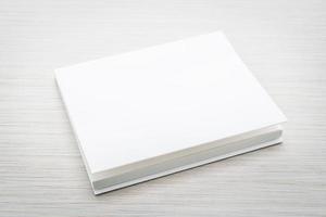 cuaderno blanco en blanco foto