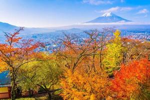 monte. fuji en japón en otoño foto