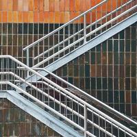 Arquitectura de escaleras en la calle en la ciudad de Bilbao España foto