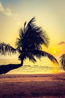 hermosa playa tropical en tailandia foto