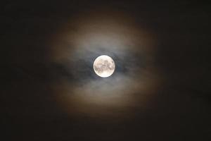 luna llena en el cielo foto