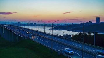 timelapse av den ryska brotrafiken i Vladivostok, Ryssland