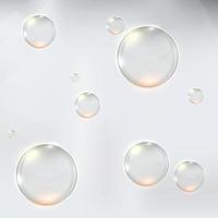 Burbuja de agua jabonosa transparente dorada con reflejos blancos. elementos de diseño realista aislados.