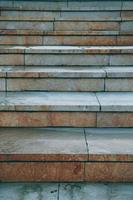 Arquitectura de escaleras en la calle en la ciudad de Bilbao, España foto