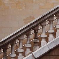 Arquitectura de escaleras en la calle en la ciudad de Bilbao, España foto