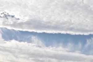 un hueco en las nubes foto