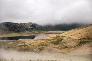 laguna milluni en bolivia foto