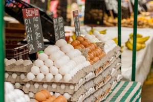 huevos en el mercado foto