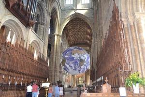 interior de la catedral de peterborough foto