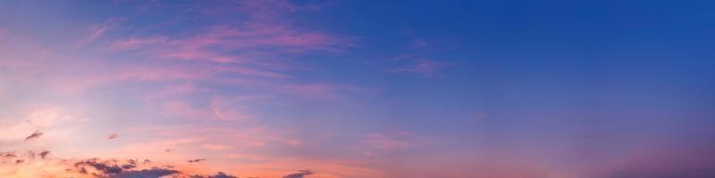 el cielo al atardecer foto