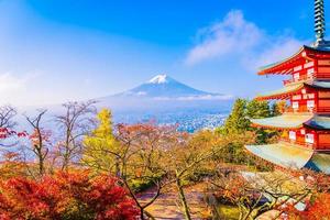 hermoso paisaje del mt. Fuji con pagoda chureito, Japón foto