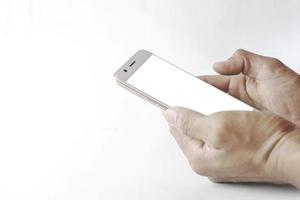 Maqueta de teléfono móvil con pantalla en blanco aislado sobre fondo blanco. foto