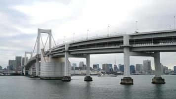 Pont arc-en-ciel timelapse avec tour de tokyo, tokyo japon video