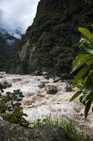 río urubamba en perú foto