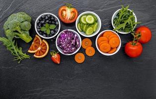 frutas y verduras en tazones
