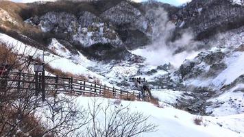 jigokudani, känt på engelska som Hell Valley är källan till varma källor för många lokala onsen-spa i Noboribetsu, Hokkaido
