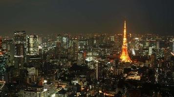 Zeitraffer Tokio Turm in Tokio Stadt in der Nacht, Japan video