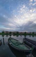 barcos de pesca en el puerto foto