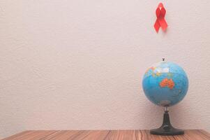 cinta roja simboliza el día mundial de la salud foto