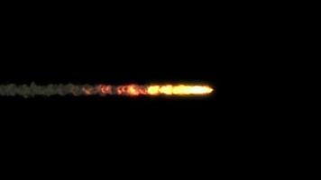 Animación 4k de un poderoso cometa de fuego con efecto de onda de explosión de velocidad, distorsión de fluidos y efectos de turbulencia de humo
