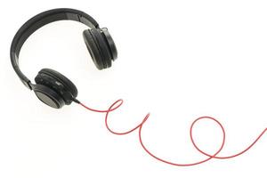 auriculares sobre fondo blanco foto