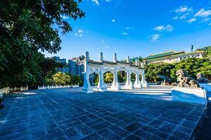 Puerta en el museo del palacio nacional de Taipei en la ciudad de Taipei, Taiwán foto