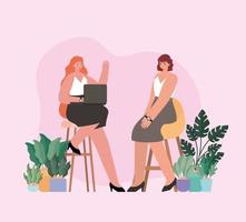 mujeres empresarias en sillas con laptop y plantas vector