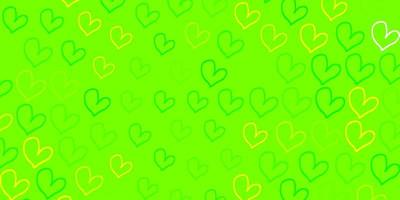 Fondo de vector verde claro, amarillo con corazones.