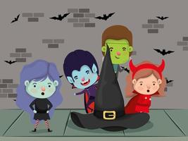 escena de la temporada de halloween con niños disfrazados vector