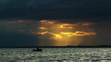 fiskare och solnedgången video