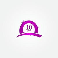 Ilustración de diseño de plantilla de vector púrpura de celebración de aniversario de 10 años