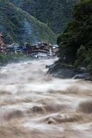 río urubamba en perú foto