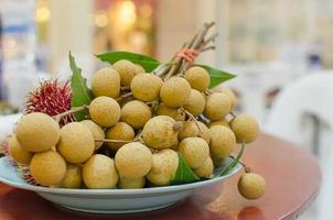 fruta longan en un tazón foto