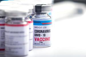 viles de la vacuna del coronavirus foto