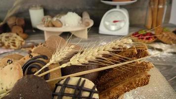 biscotti su un piatto con il grano video