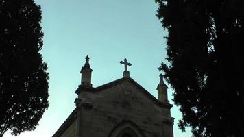 la chiesa di casa del dio cristiano e la croce video