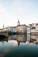 paisaje urbano de la ciudad de zurich, suiza foto