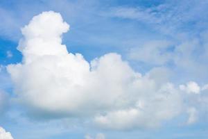 nube con cielo azul foto