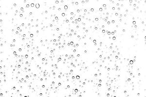 gotas de lluvia de agua sobre el vidrio foto