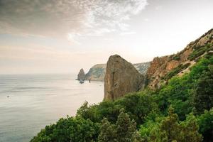 las montañas del cabo fiolent en crimea foto