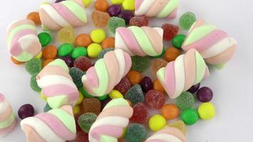 kleurrijke snoepjes en marshmallow video