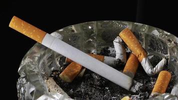 Zigarette brennt Zeitraffer video