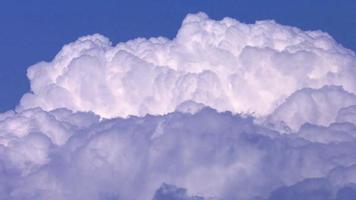 nuages doux sur laps de temps du ciel video