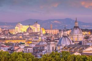 Vista superior del horizonte de la ciudad de Roma desde castel sant'angelo