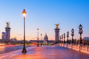 El puente de Alejandro III sobre el río Sena en París