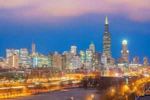 Horizonte del centro de Chicago al atardecer, Illinois foto